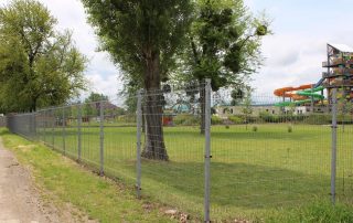 Kerítésbővítés a szekszárdi strand körül